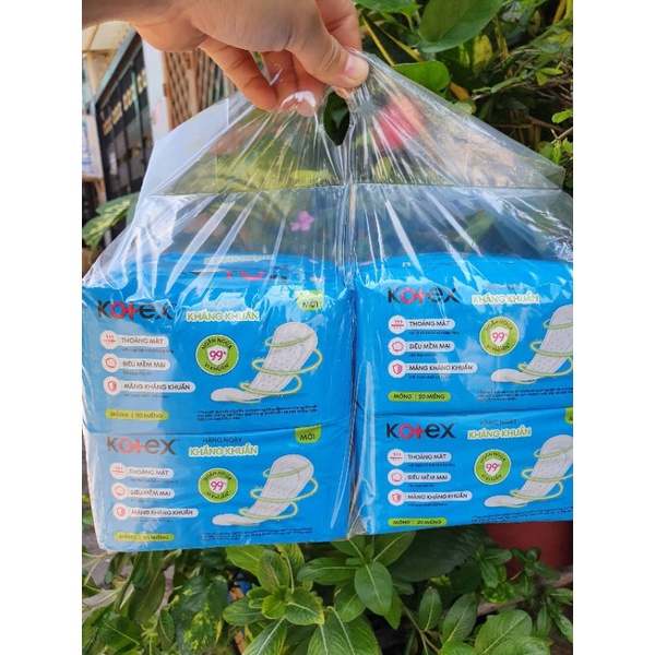 Lốc 8 gói băng vệ sinh kotex hàng ngày hương tự nhiên - gói 20 miếng
