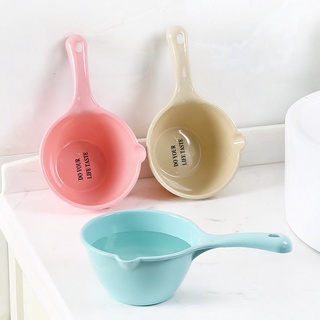 Ca nhựa múc nước cán dài