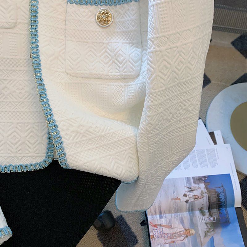 Áo Khoác Dáng Ngắn Màu Trắng Thời Trang Mùa Thu 2022 Cho Nữ