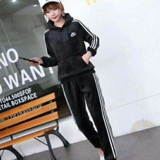Bộ nỉ nhung siêu đẹp siêu chất bao giá  và chất cho khách có đủ size m,l,xl nha mọi người đủ màu luôn ak