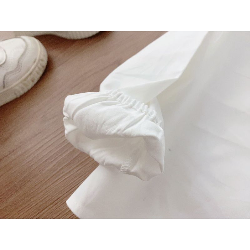 Áo bé gái trắng kiểu tay dài thêu