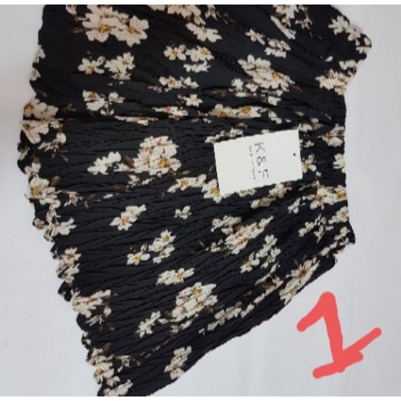 Quần váy dập ly hoa nhí nhiều màu | BigBuy360 - bigbuy360.vn