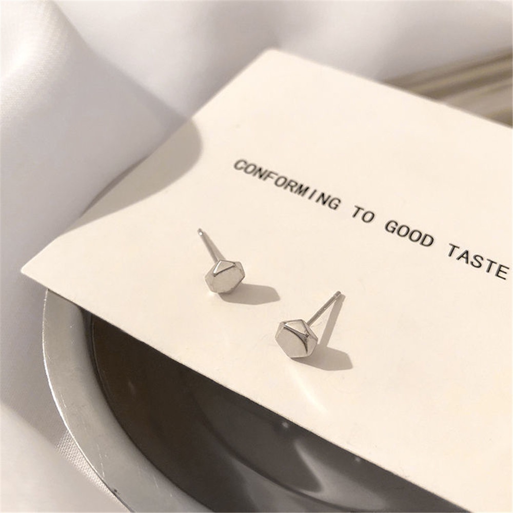 1 cặp bông tai mini màu bạc/đen họa tiết hình học đơn giản cho nam và nữ