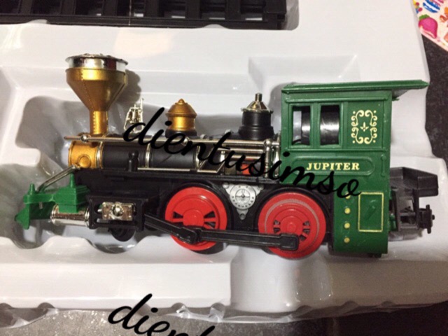 Đồ chơi tàu hỏa chạy trên đường ray Classic Train cửa mở được có hiệu ứng đèn khói nhạc