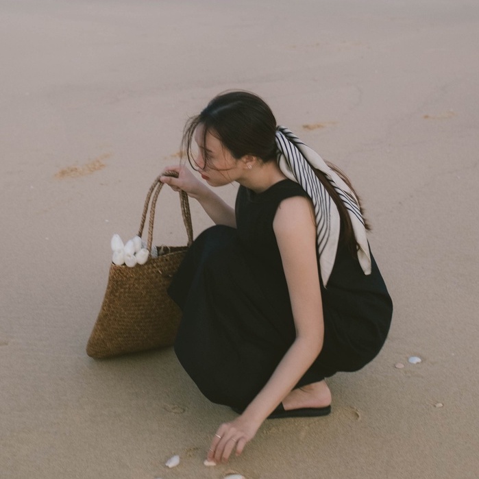 Đầm đen dáng dài Fabric Holic