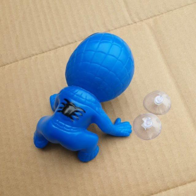 Siêu nhân nhện gắn biển số xe máy,xe điện