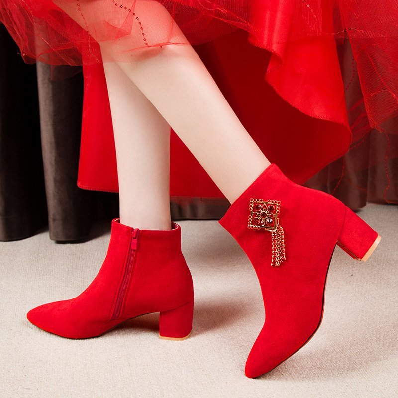 Giày bốt ngắn cao gót màu đỏ nữ, Boots cưới thêu phong cách Trung Quốc có tua, Ủng cổ chân thời trang phong cách dân tộc