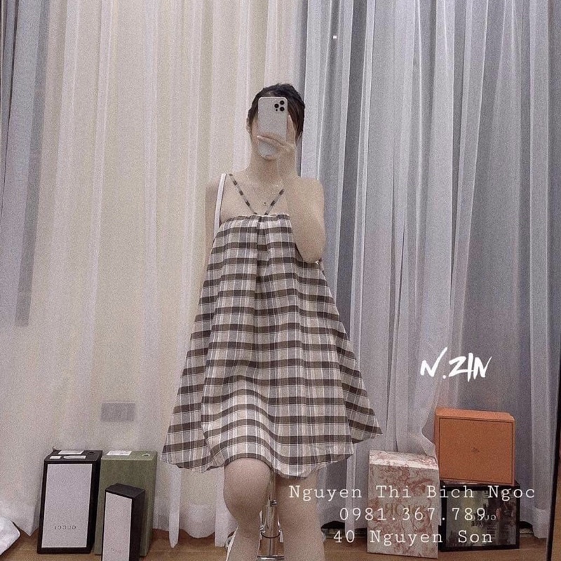 Váy yếm xoè kẻ caro nâu 2 dây hở vai chữ A chất thô mềm chun lưng