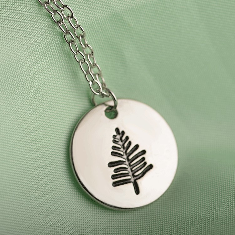 Vòng cổ mặt tròn khắc hình rừng cây độc đáo cho nữ