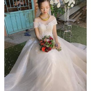 Váy cưới tùng vi tính xoè rộng