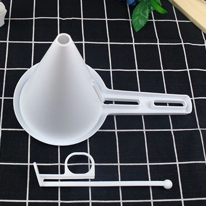 Phụ kiện phễu Walfos có tay cầm dùng để bắt kem/bơ/socola tiện dụng