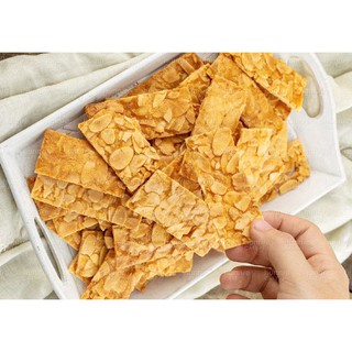 Bánh Hạnh Nhân 300gr - Thơm Ngon Giòn Rụm - Tốt Cho Sức Khoẻ
