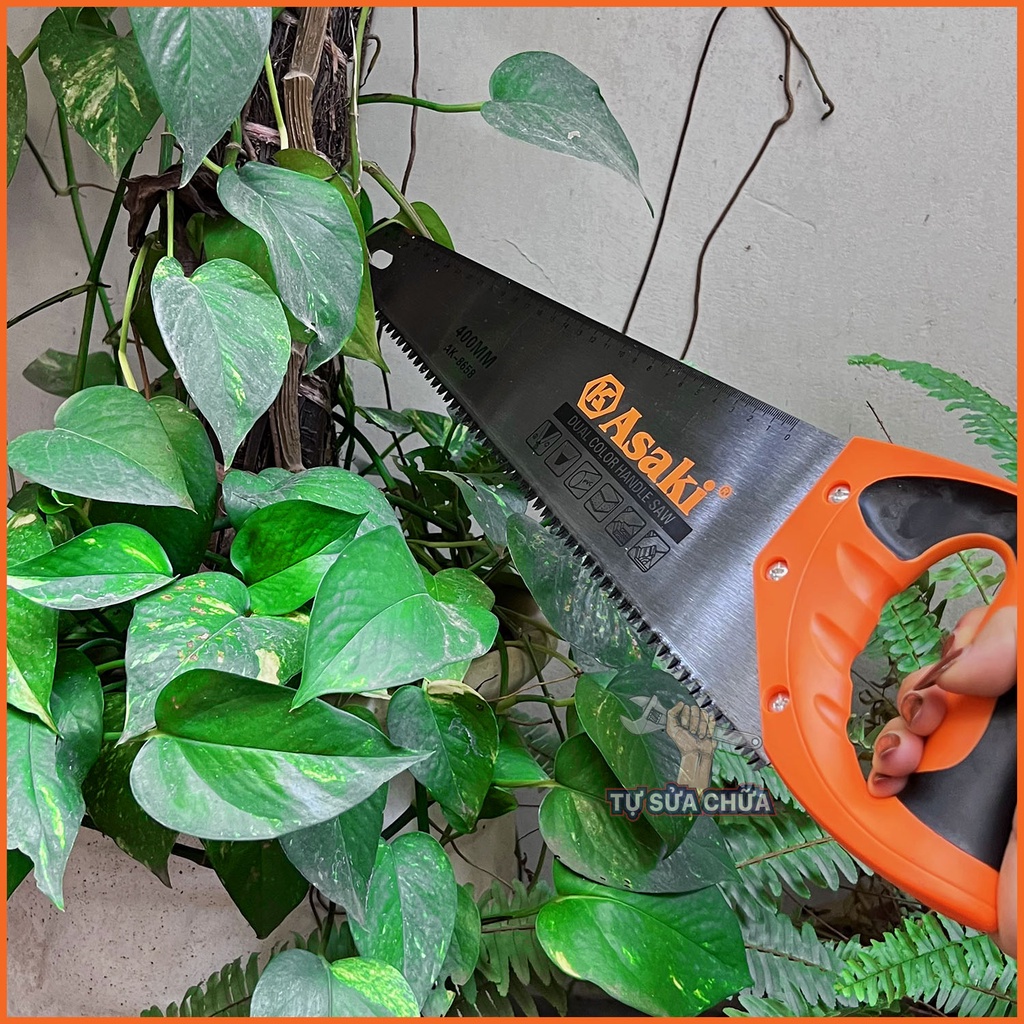 Cưa gỗ cầm tay sắc bén chống trơn trượt 400mm chính hãng Asaki AK-8658 có tích hợp thước chuyên cưa gỗ, ống nhựa, ván ép