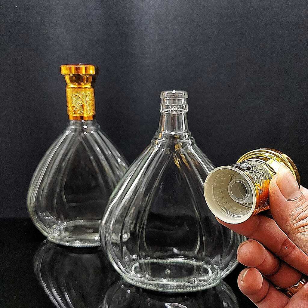 Mua Chai thủy tinh đựng rượu 500ML giọt nước kiểu dẹt nắp vàng chuôi đỏ ...