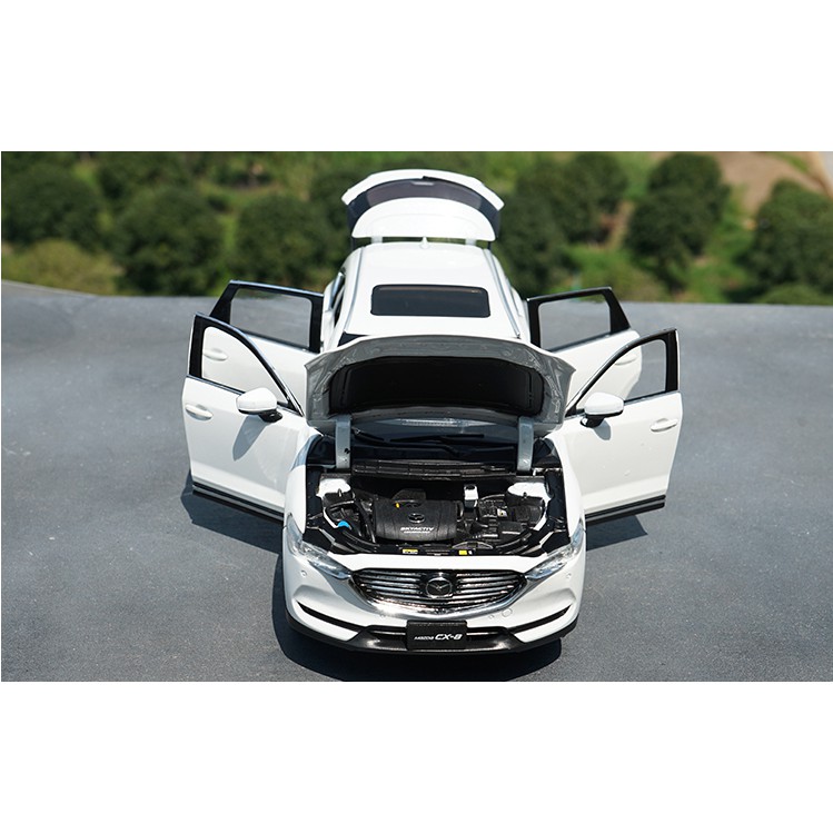 Mô hình SUV Mazda CX8 2022 tỉ lệ 1:18
