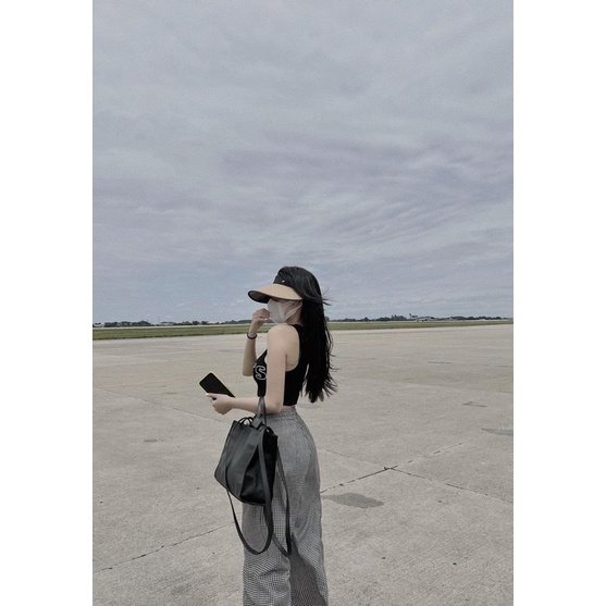 Sét quần suông kẻ áo ba lỗ mai phương bùi