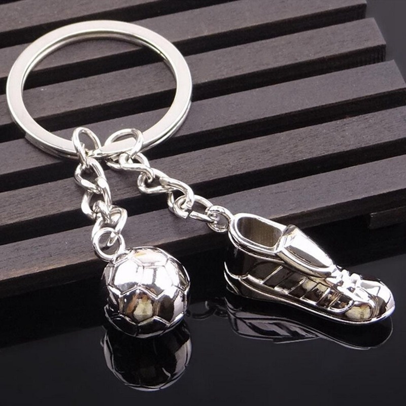 Móc khóa kim loại hình giày đá bóng thời trang độc đáo