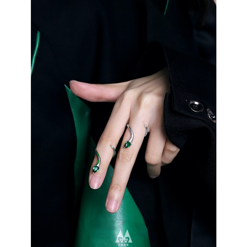 Slytherin Nhẫn Đeo Ngón Tay Hình Rắn Màu Xanh Lá Cây unisex Chính Hãng Cho Thú Cưng