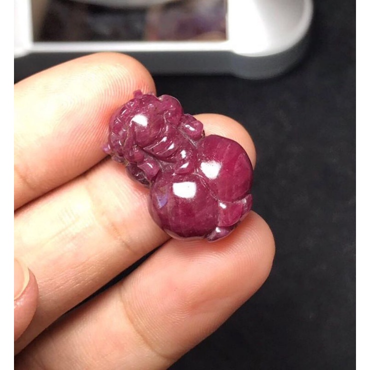 Vòng cổ tỳ hưu đá hồng chế tác thủ công kích hoạt tài lộc