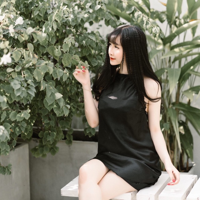 Đầm ngủ phi lụa cổ yếm