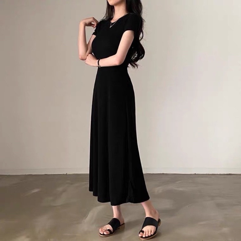 ĐẦM MAXI DÁNG XOÈ MÀU ĐEN THANH LỊCH