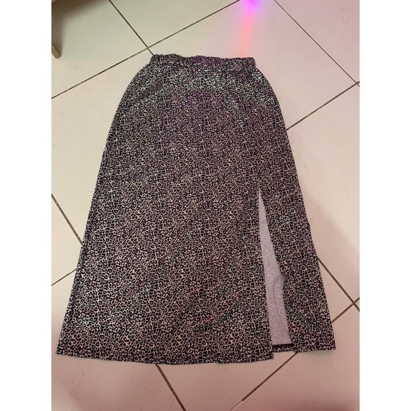 Pass chân váy của local brand, tingoan, H&M, NakedbyV....