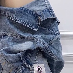 Áo khoác jean nữ cao cấp, áo khoác nữ croptop màu xanh xẻ tà sau chất liệu denim  T-fashion shop kn03