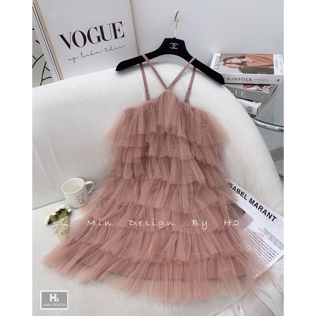 Váy cổ yếm tầng