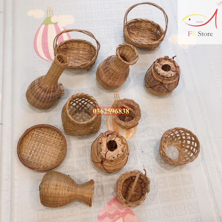 Giỏ tre nhỏ và đồ phụ mây tre trong lòng bàn tay 10-12cm trang trí decor nhà cửa