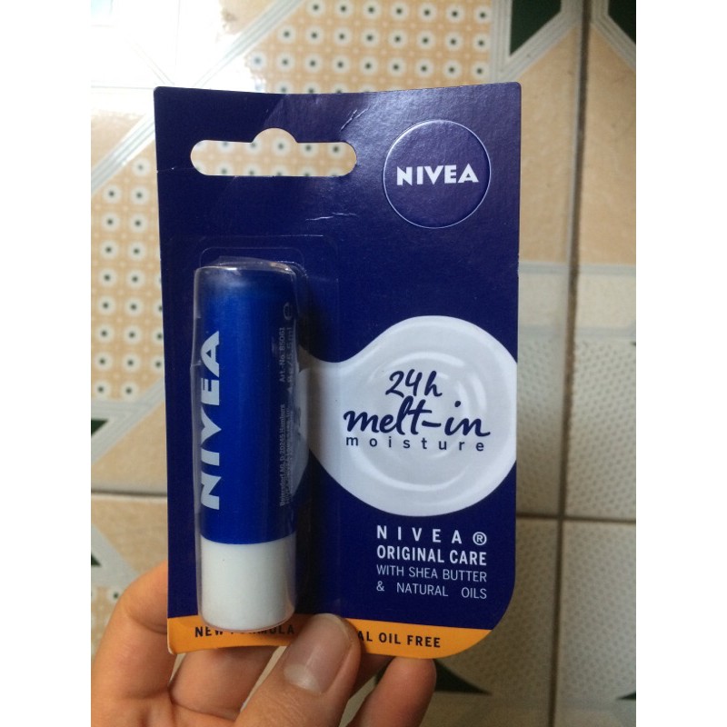 Son dưỡng môi Nivea xanh biển có shea butter