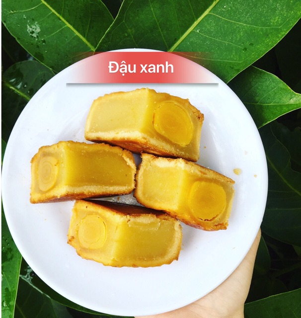 Hộp 4 bánh trung thu truyền thống 200 gram 2 trứng muối mix vị theo yêu cầu