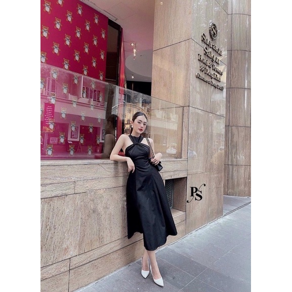 Đầm dự tiệc maxi cổ yếm
