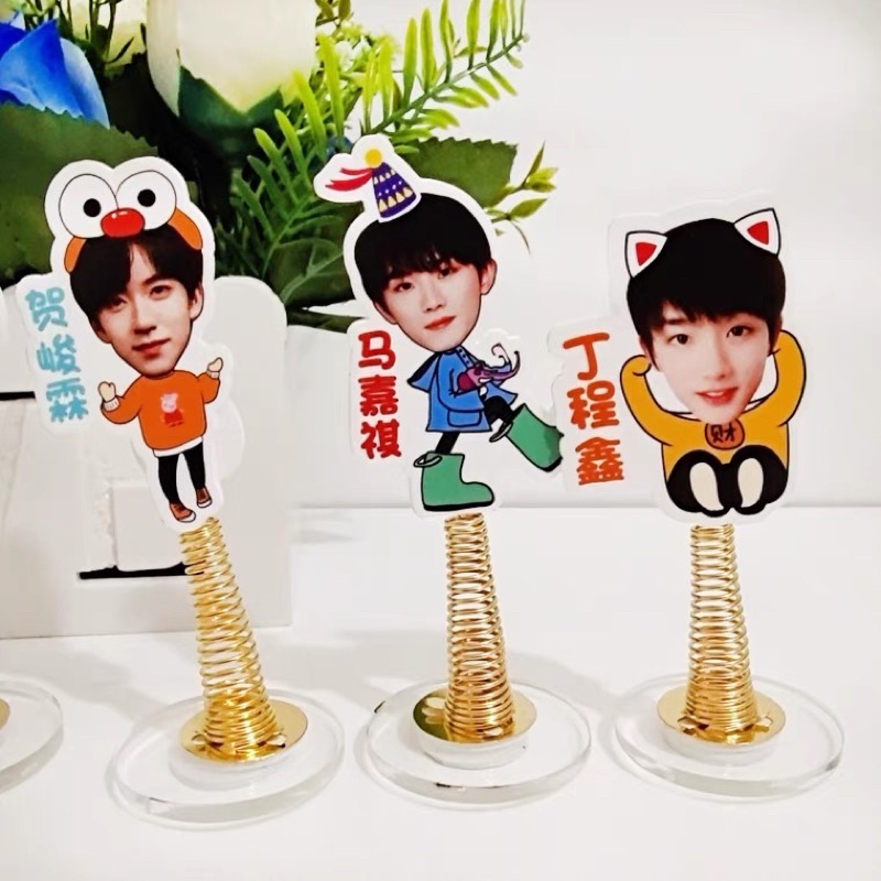 Standee tượng lò xo TNT