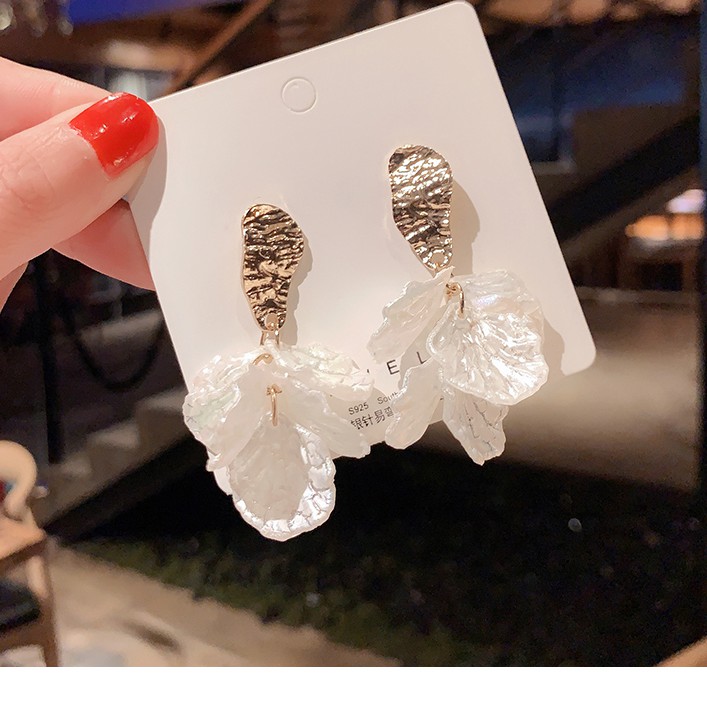 Khuyên tai Hoa Trắng Sần phong cách Hàn Quốc KT205