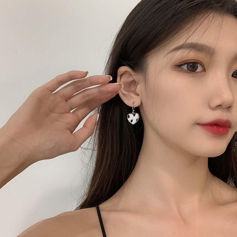 Khuyên Tai Nữ Mặt Trái Tim Họa Tiết Bò Sữa Đáng Yêu