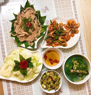 Đĩa bày thức ăn dáng lá