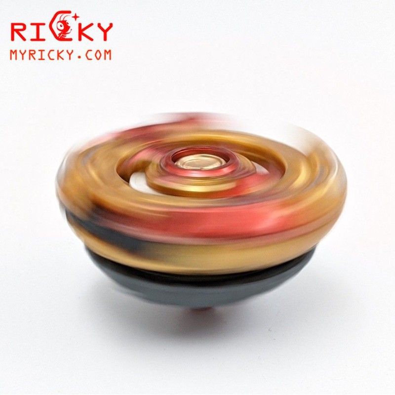 Con Quay Hồi Chuyển Takara Tomy Beyblade-2 trong 1, khả năng tùy biến