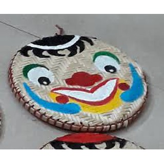 Mẹt tre vẽ mặt nạ trang trí