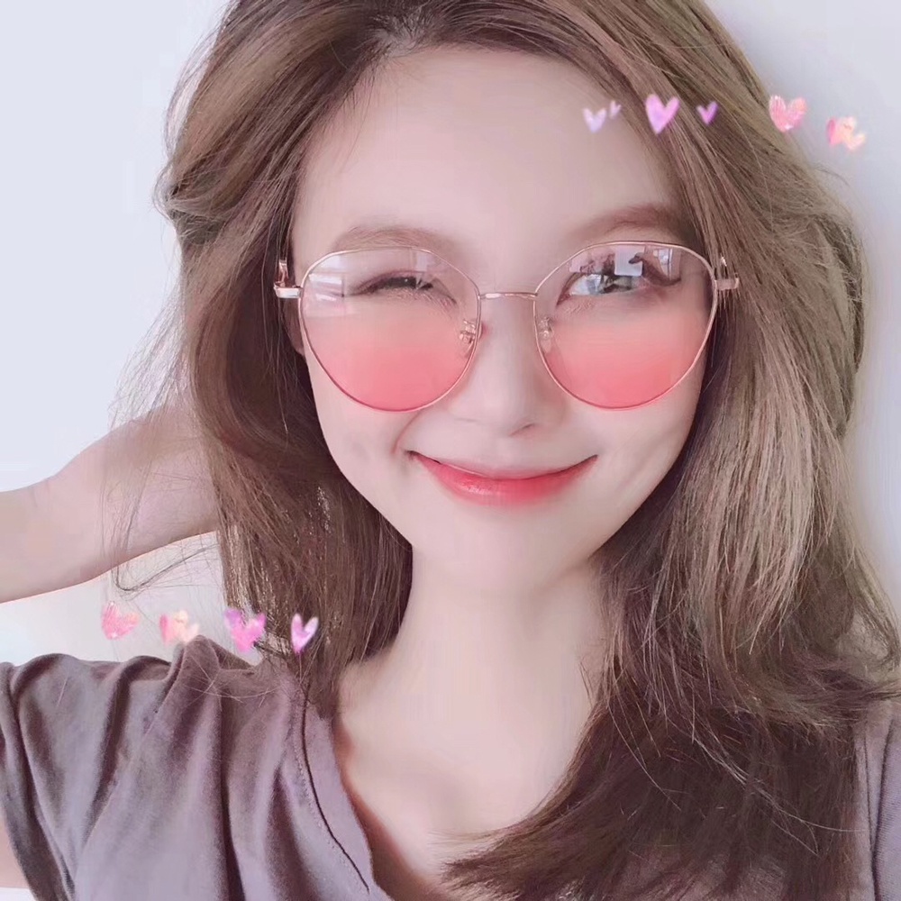 Kính mát tròng hồng màu gradient gọng hình trái tim cá tính thời trang cho nữ