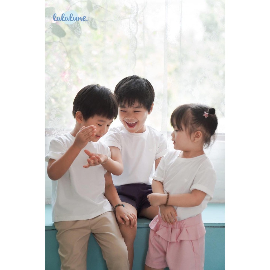 Áo thun trắng white shirt lalalune cho gia đình