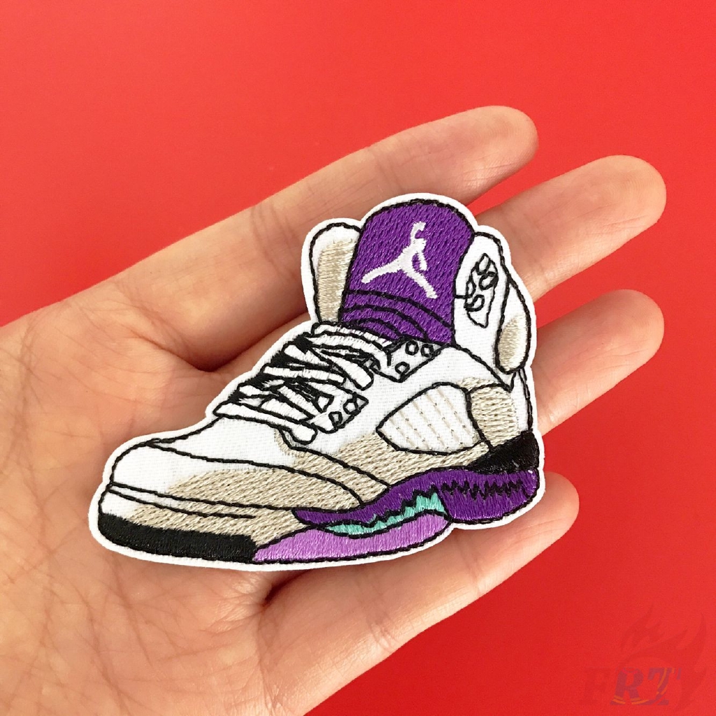Miếng vớ thêu/ủi thủ công trang trí hình giày sneaker in logo thương hiệu thời trang 1.4