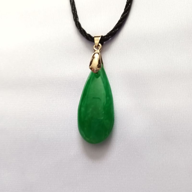 Vòng cổ mặt đá xanh hình giọt nước thiên nhiên biểu tượng sức sống mãnh liệt và thành công