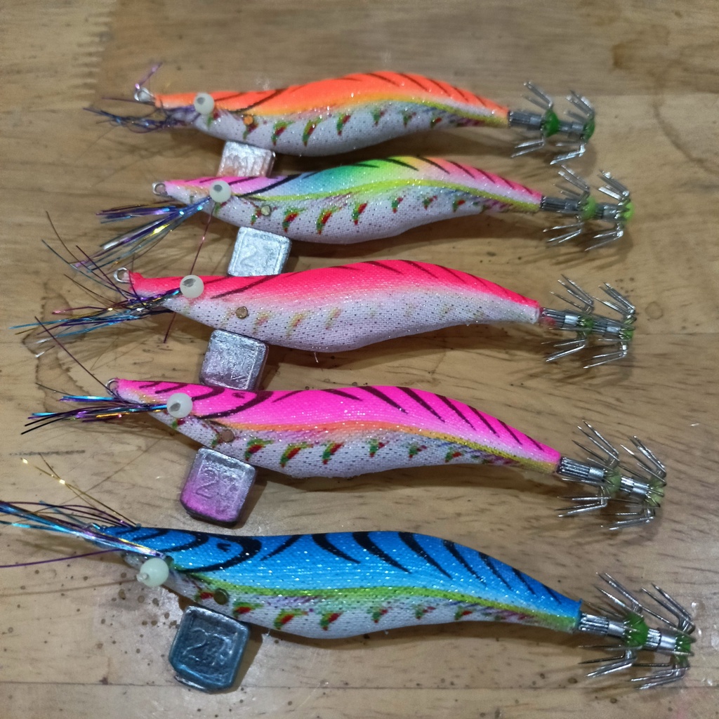 Tôm vải kim tuyến, câu mực