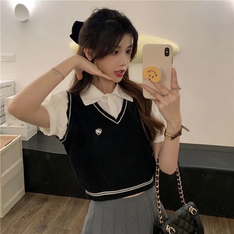 Áo Gile Nữ Croptop Màu Be Nâu Trắng Đen Ghi Chất Len Dệt Cổ V Có Logo Thêu Phong Cách Hàn Quốc Hàng Loại 1