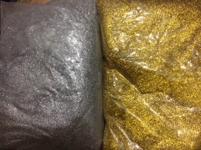 1 kg Bột kim tuyến hạt nhỏ.