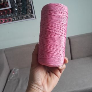 4 sét sợi thô và 2 cuộn sợi dệt loang kim tuyến