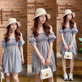Đầm trễ vai nhún chỉ thêu hoa