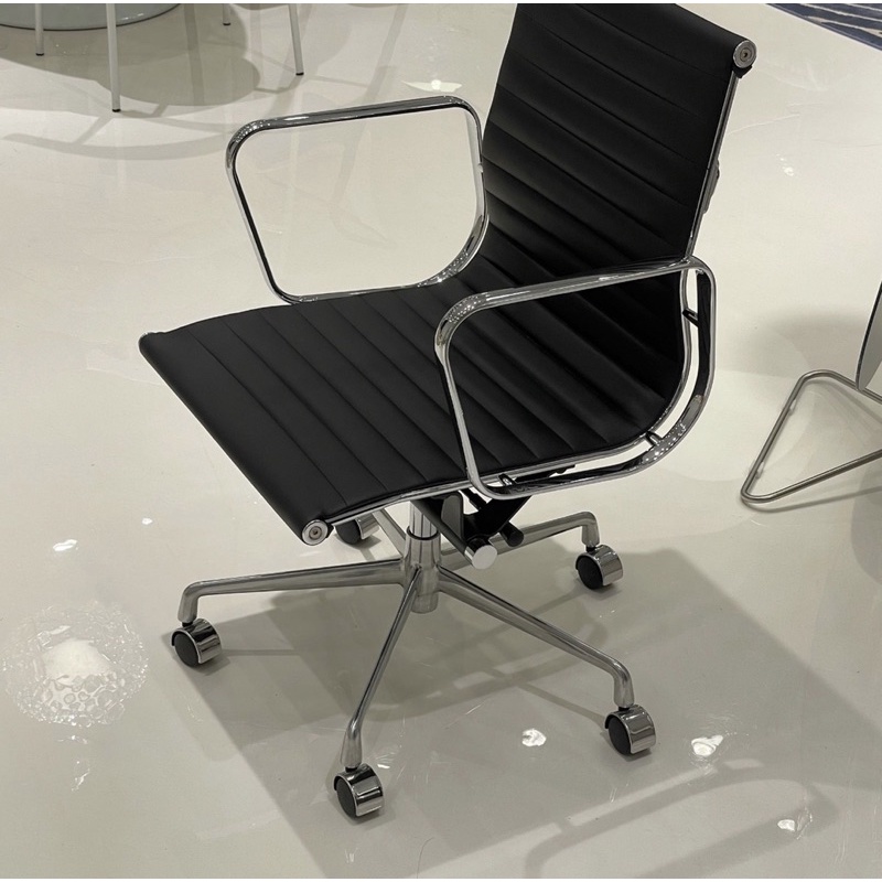 Ghế văn phòng Eames chair có trục xoay phong cách Hàn Quốc