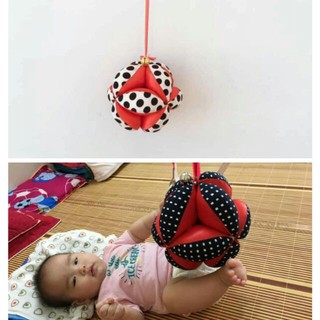 Bóng múi, bóng vải luyện chân cho bé từ 0 tháng tuổi