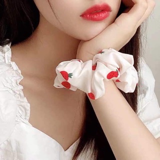 🍓Chun cột tóc scrunchie trái dâu tây